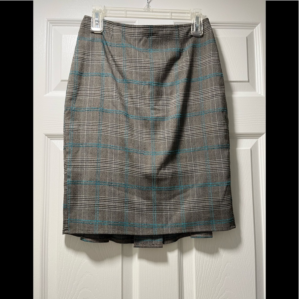 Gray checkered pencil skirt, size 6 ;  studs and zipper in the back, gently used